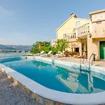 Apartment Family-friendly With Swimming Pool Mastrinka, Ciovo - 22372 *