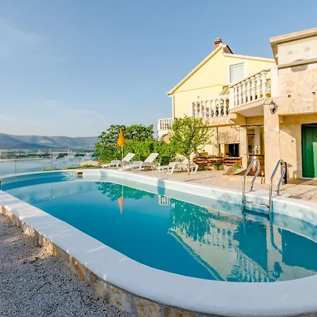 Apartmán Family-friendly With Swimming Pool Mastrinka, Ciovo - 22372 *