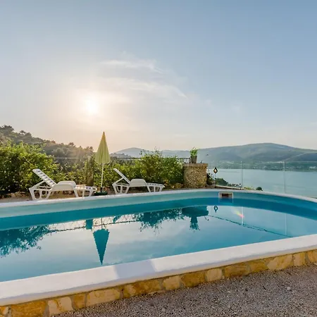 Apartmán Family-friendly With Swimming Pool Mastrinka, Ciovo - 22372