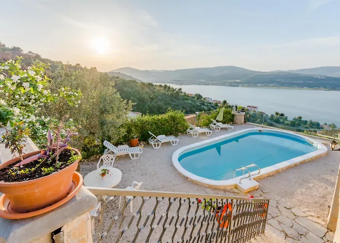 Family-friendly With Swimming Pool Mastrinka, Ciovo - 22372 *