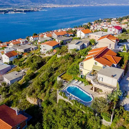 Apartment Family-friendly With Swimming Pool Mastrinka, Ciovo - 22372 Trogir