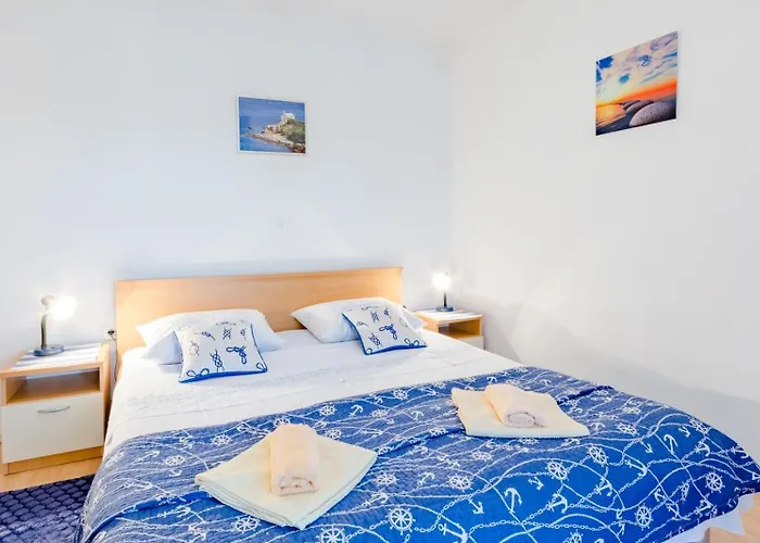 Appartement Family-friendly With Swimming Pool Mastrinka, Ciovo - 22372 *