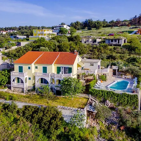 Apartment Family-friendly With Swimming Pool Mastrinka, Ciovo - 22372 *